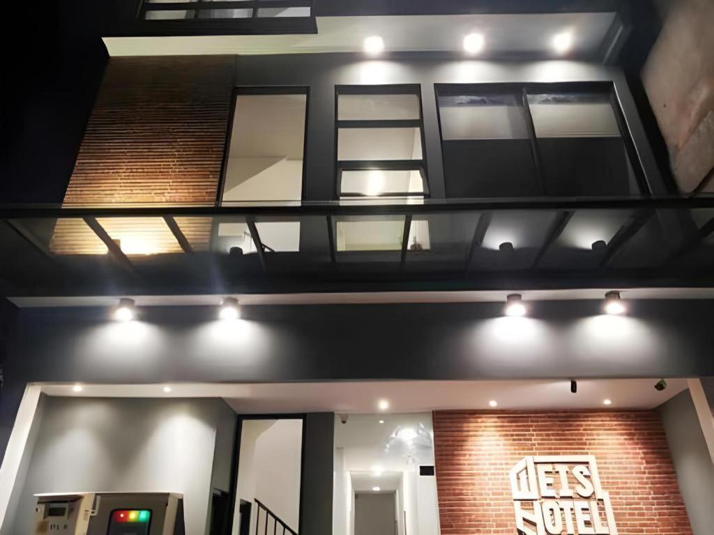 Weis Hotel Simpang Lima Semarang Buitenkant foto