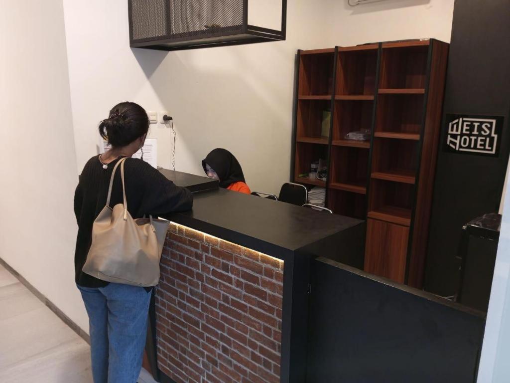 Weis Hotel Simpang Lima Semarang Buitenkant foto