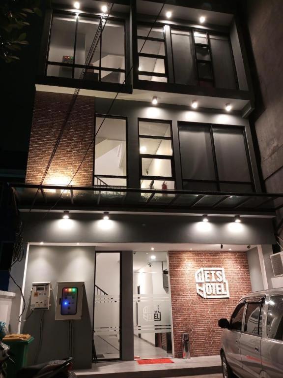 Weis Hotel Simpang Lima Semarang Buitenkant foto